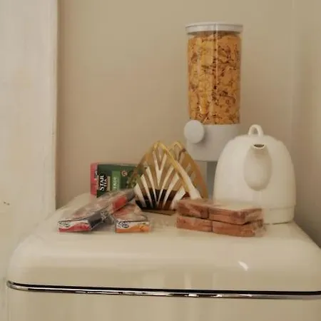 Scio' Apartment-centro Storico- * נאפולי