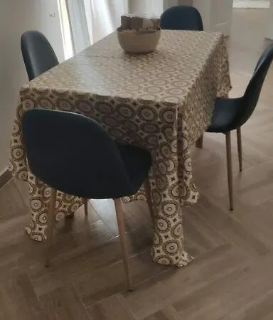 Scio' Apartment-centro Storico- דירה *