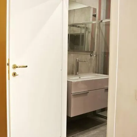 Scio' Apartment-centro Storico- דירה