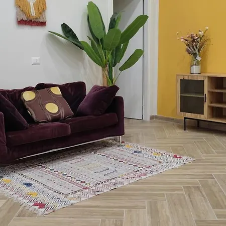 Scio' Apartment-centro Storico- דירה *